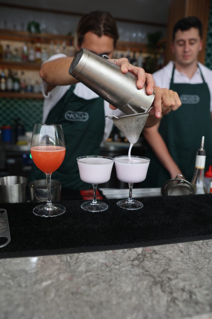 Poco Bar Darwin_The Exhibitionist