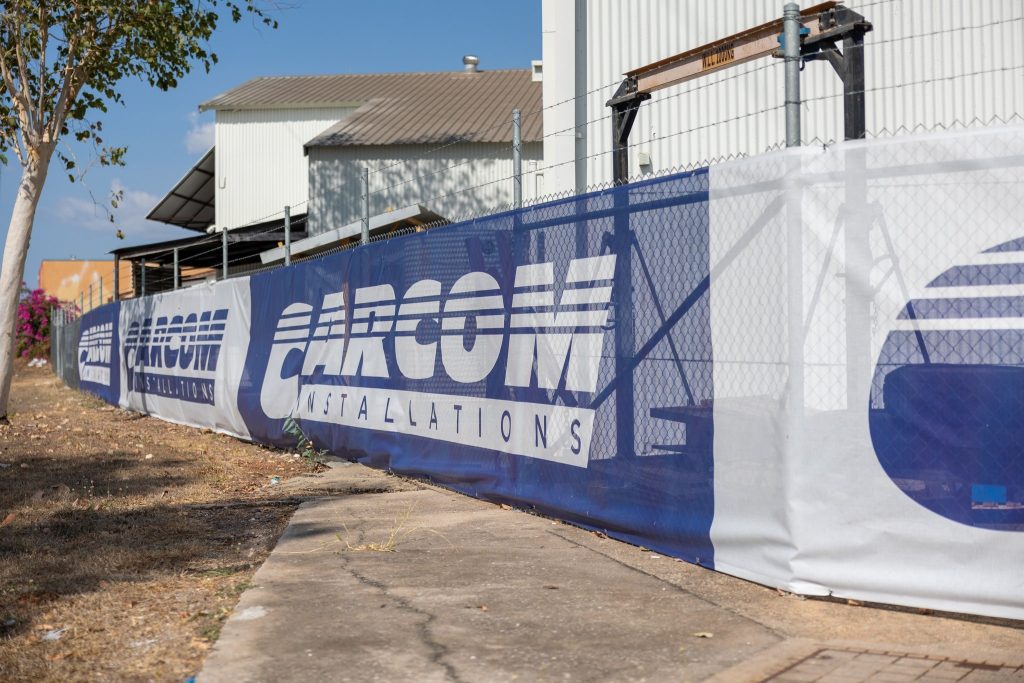 Banner Mesh The Exhibitionist