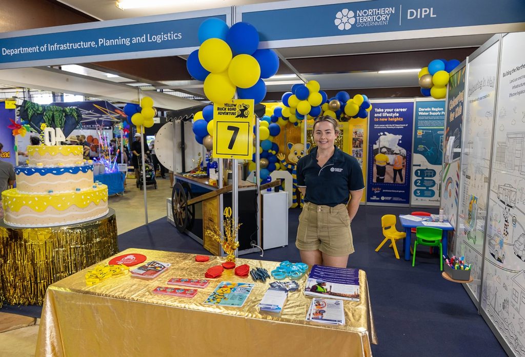 Dipl Darwin Show Booth The Exhibitionist Darwin 14 Min Min